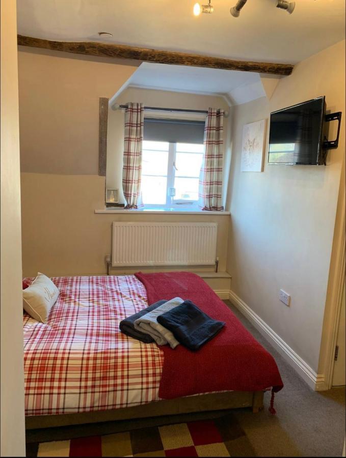 Studio Double. Own Bathroom, Shared Kitchen Bewdley Exterior foto